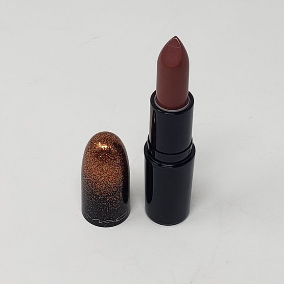 lipstick taupe